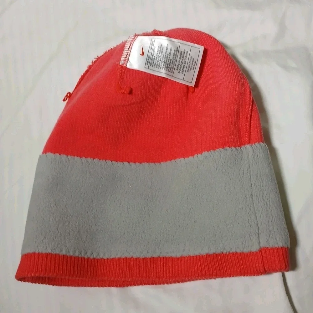 New - Nike Therma-Fit Beanie Girl's Youth Pink Silver Winter Hat‎ Running Cap